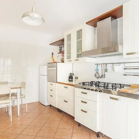 Eur Luminous And Large Family Terrace